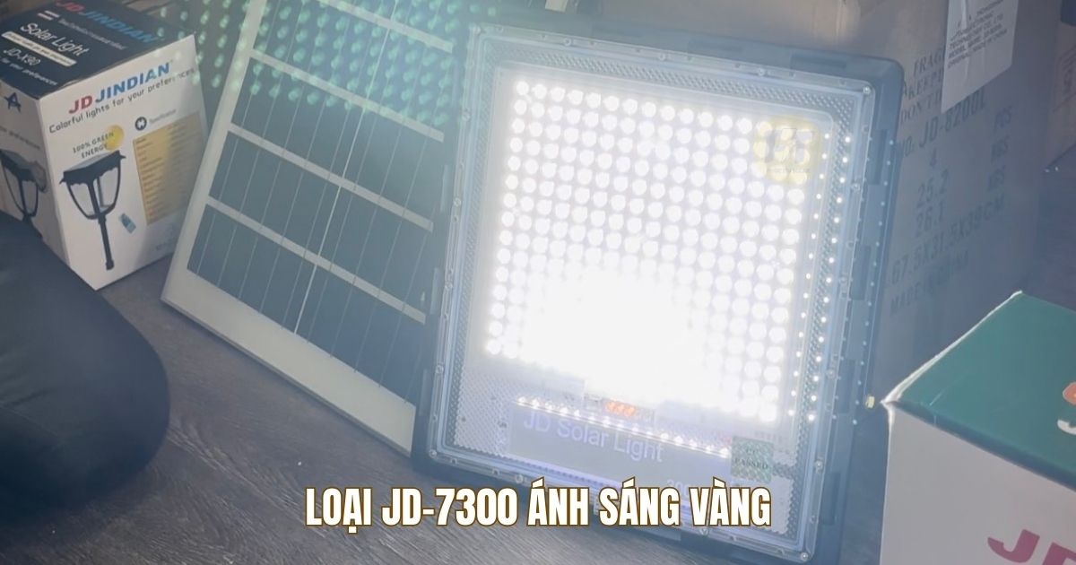 Đèn năng lượng mặt trời 300w chống lóa JD7300 màu ánh sáng trắng