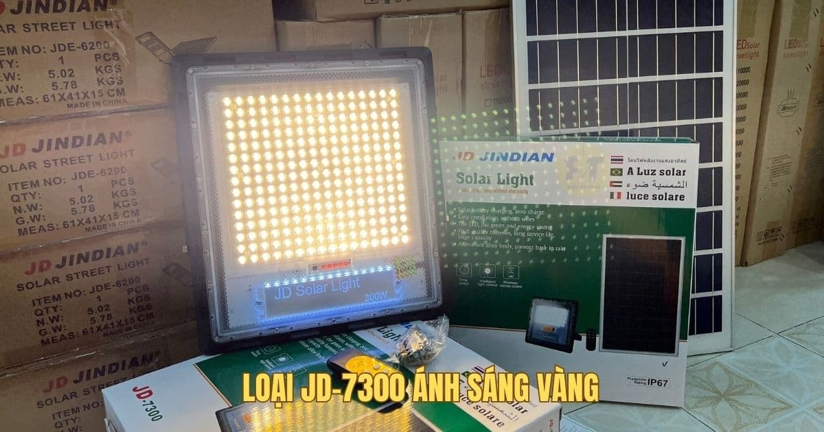 Đèn năng lượng mặt trời 300w chống lóa JD7300 màu ánh sáng vàng